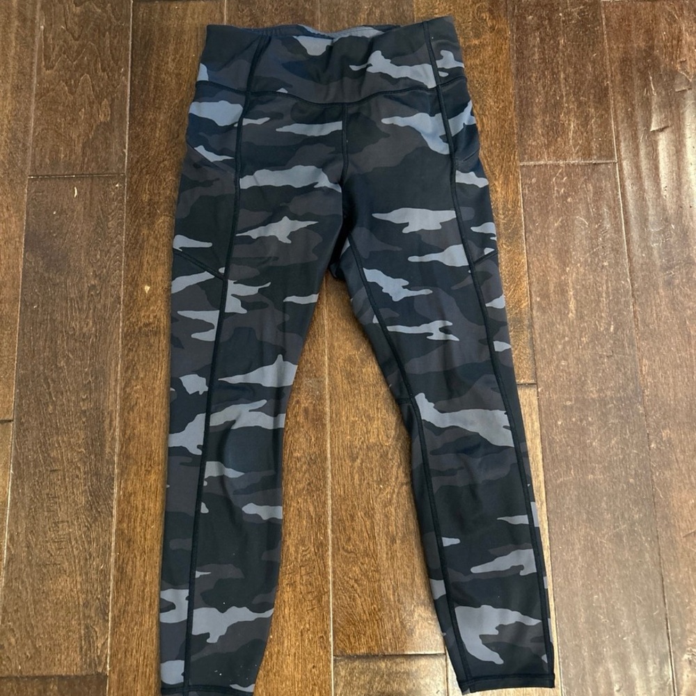 ATHLETA Small Camo Compression Leggings